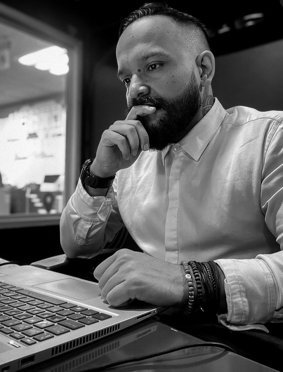 Yetro working at a laptop in black and white